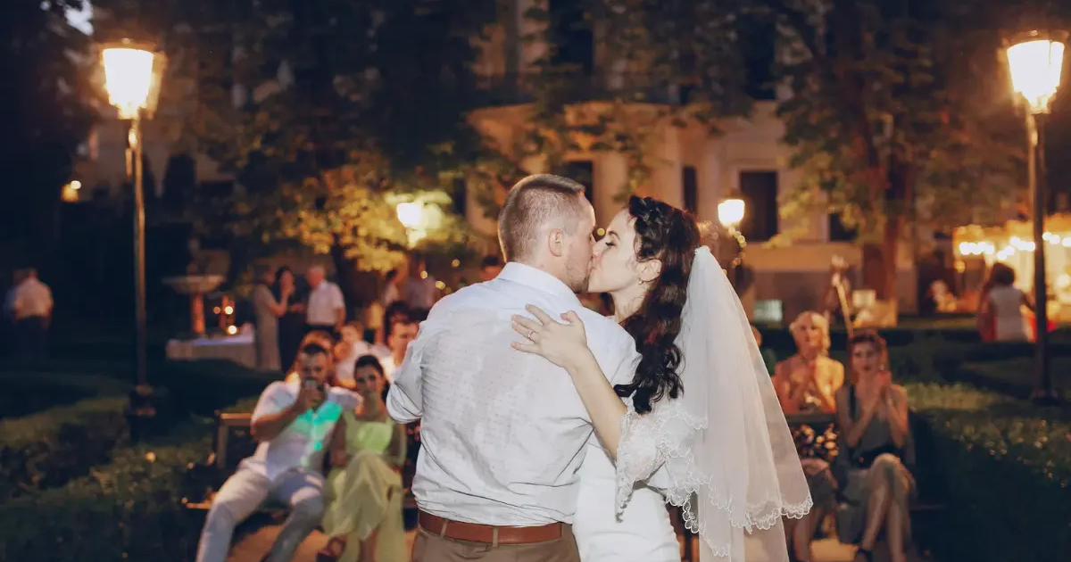 Moda na pierwszy taniec – jak przygotować wyjątkowy układ taneczny?